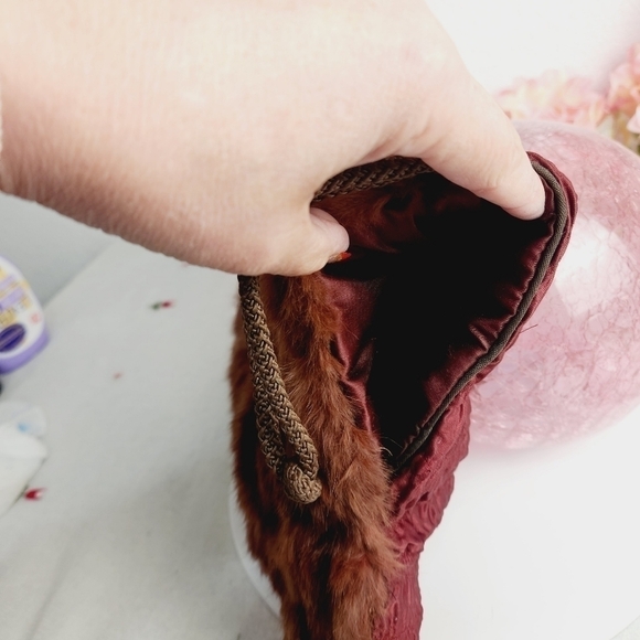 KOVERZIP Vintage 1900's-30s Black Sheered Beaver Muff Crochet Flower Toggle - Picture 4 of 7